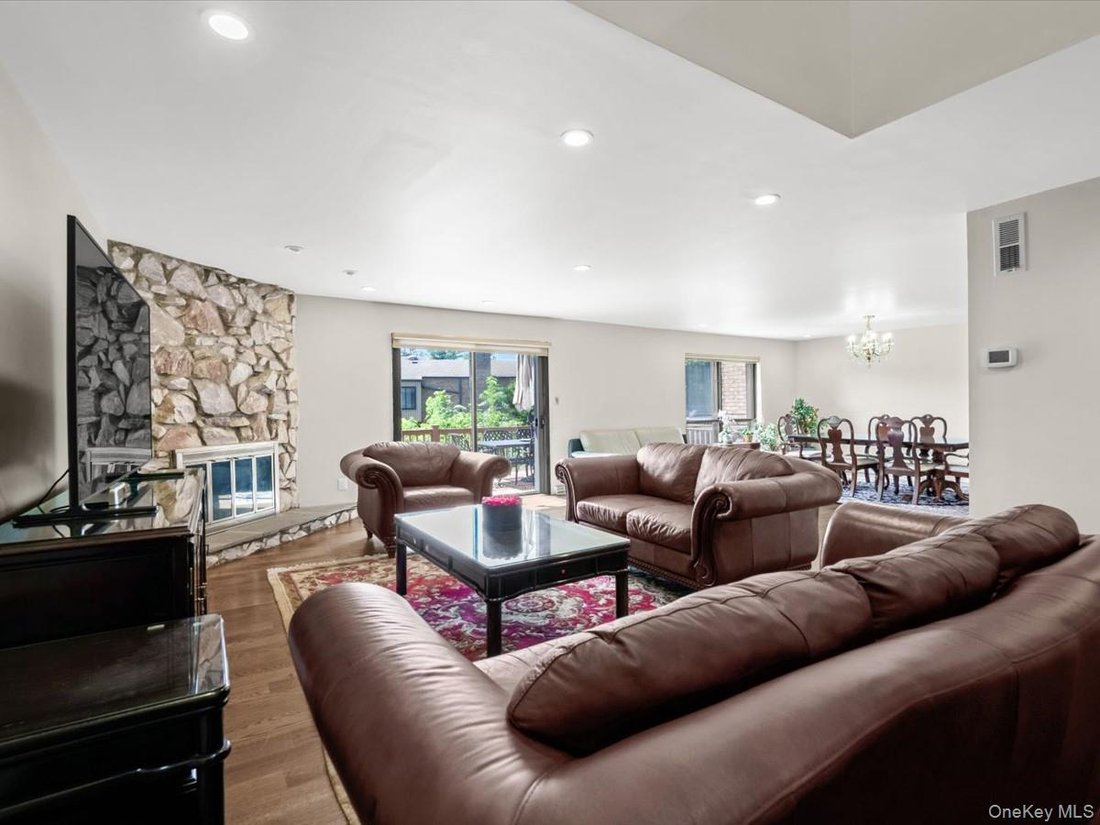 Condo in New Hyde Park, New York, United States 4 - 18581549