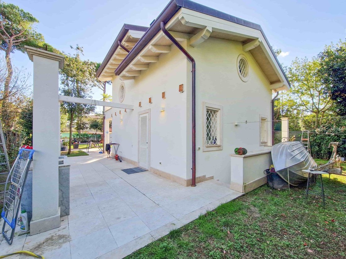 House in Center, Forte dei Marmi, Tuscany 3 - 18585291