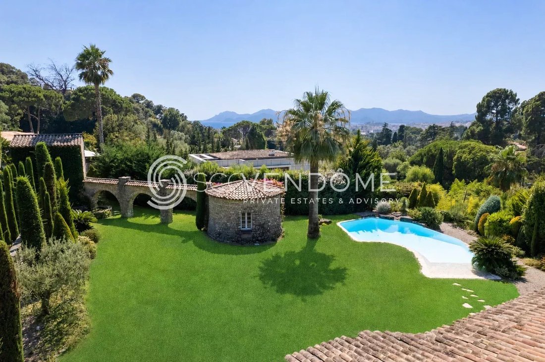 Villa in Cannes, Provence-Alpes-Côte d'Azur, France 2 - 18582232