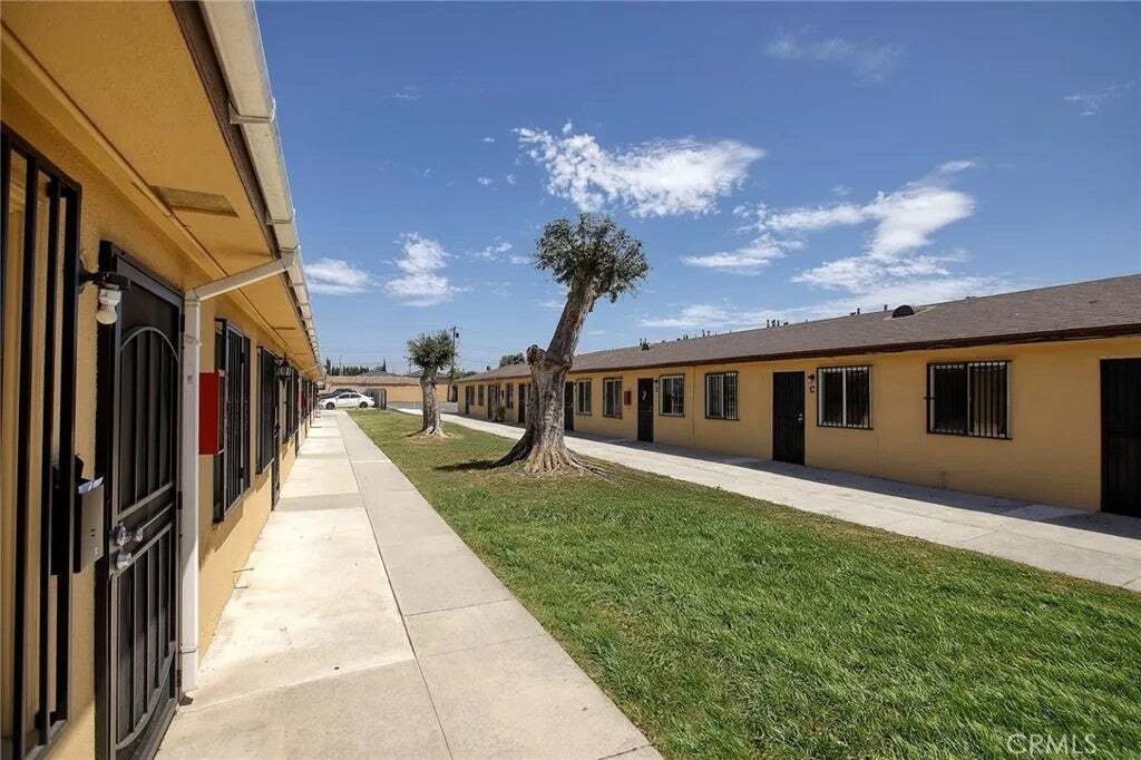 Montebello, California, United States 3 - 18584613