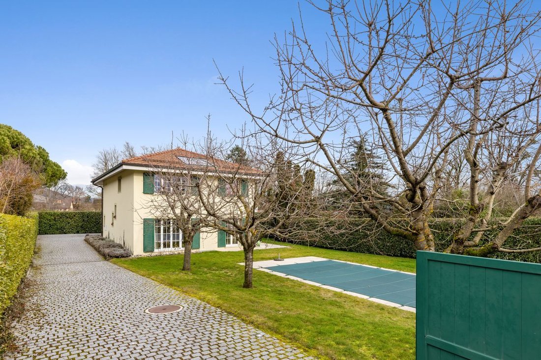 Villa in Vich, Vaud, Switzerland 2 - 18583326