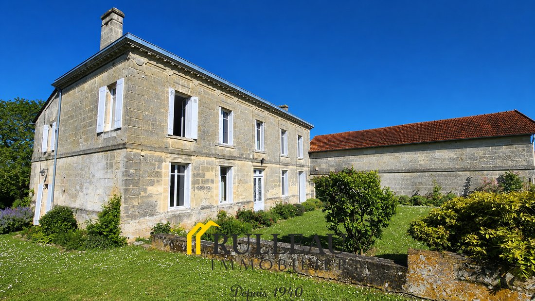 Estate in Nord Est, Saint-André-de-Cubzac, France 4 - 18584139