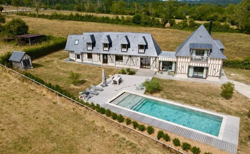 Estate in Pont-l'Évêque, Normandy, France 1