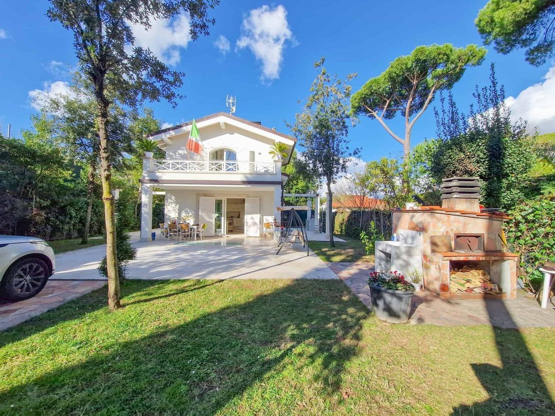 House in Center, Forte dei Marmi, Tuscany 2 - 18585291