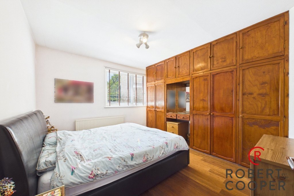 Bungalow in Rayners Lane, Harrow, England 4 - 18583200