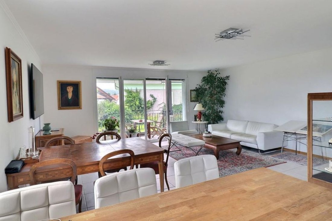 Apartment in Crassier, Vaud, Switzerland 1 - 18583562