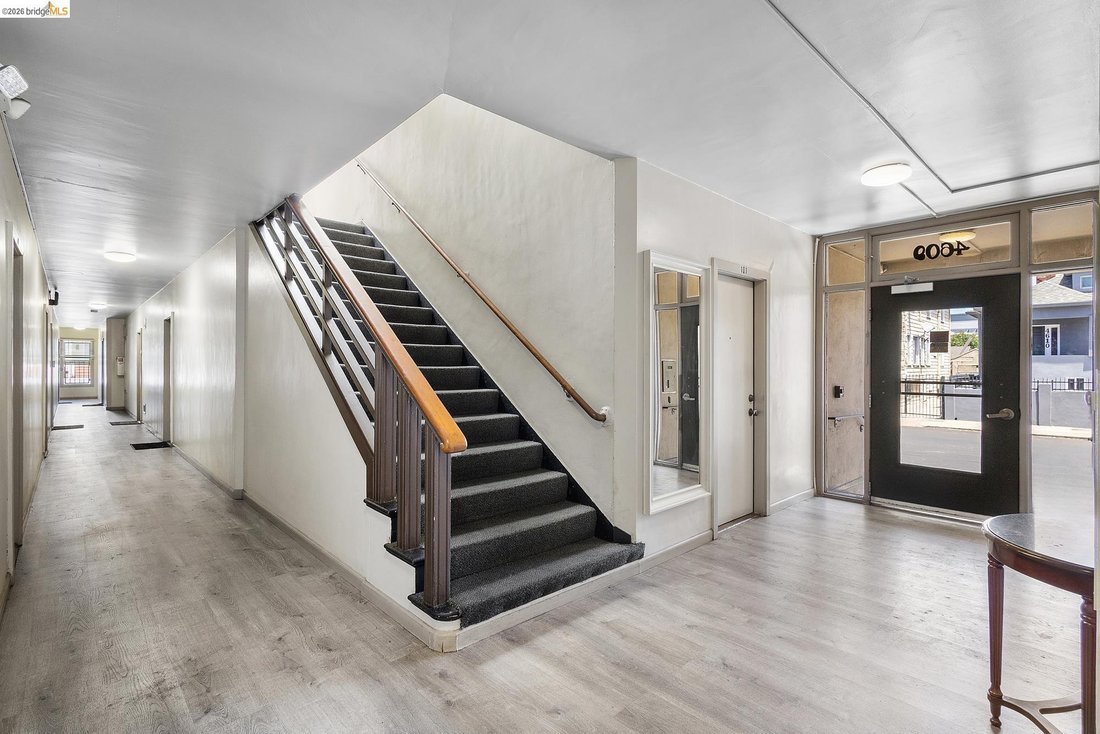 Oakland, California, United States 5 - 18584353
