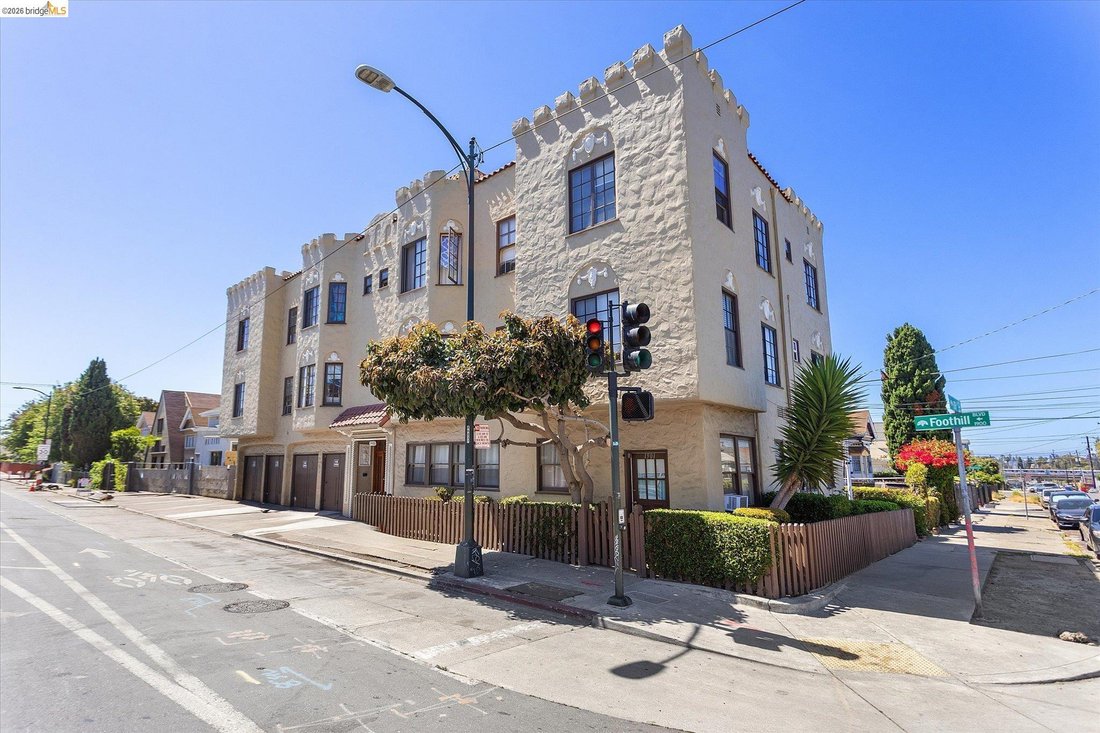 Oakland, California, United States 4 - 18584372