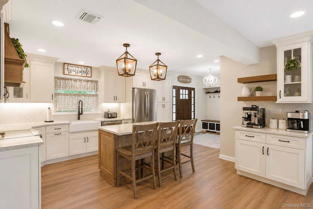 House in Levittown, New York, United States 4 - 18583901