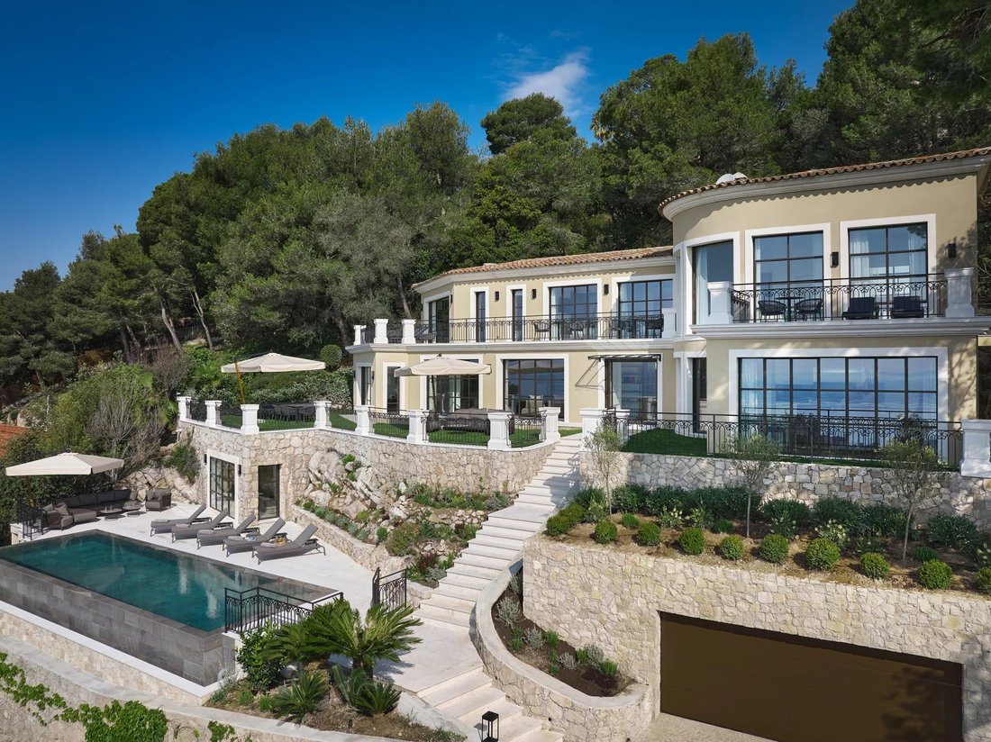 Villa in Villefranche-sur-Mer, Provence-Alpes-Côte d'Azur, France 2 - 18582332
