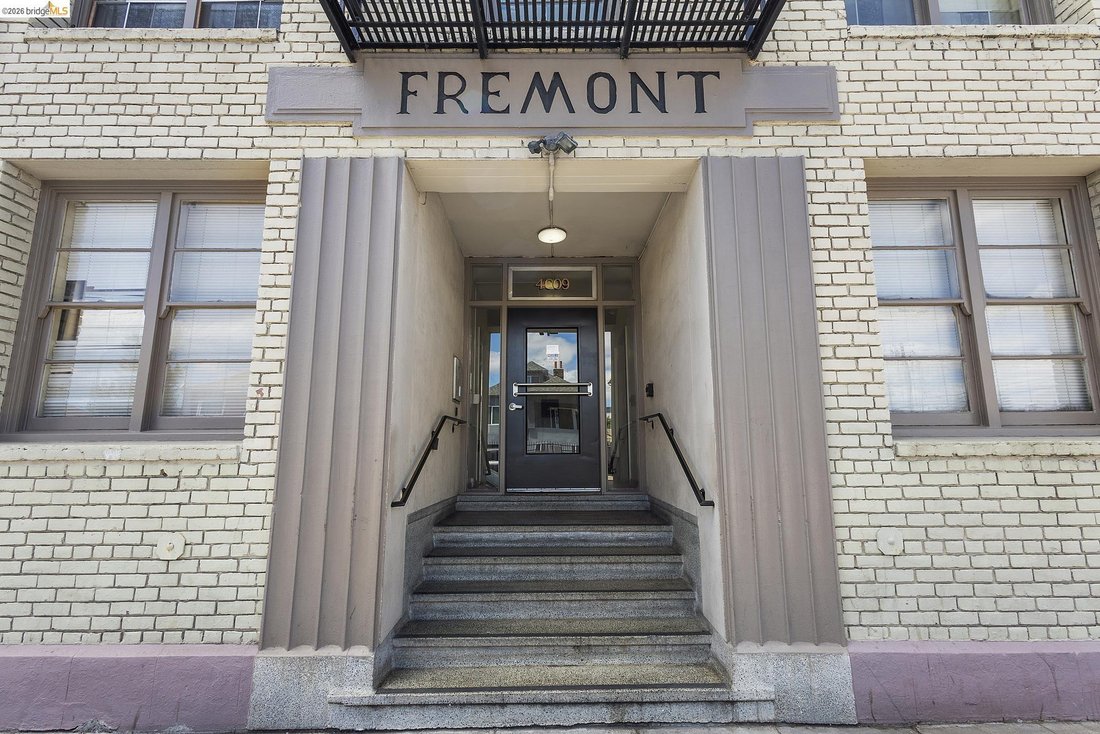 Oakland, California, United States 3 - 18584353