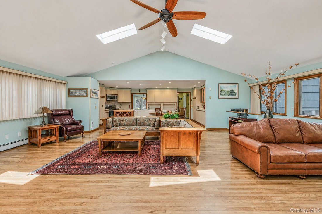 House in Hampton Bays, New York, United States 5 - 18583855