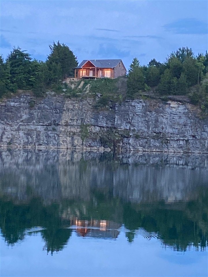 House in Columbia, Kentucky, United States 1 - 18113000