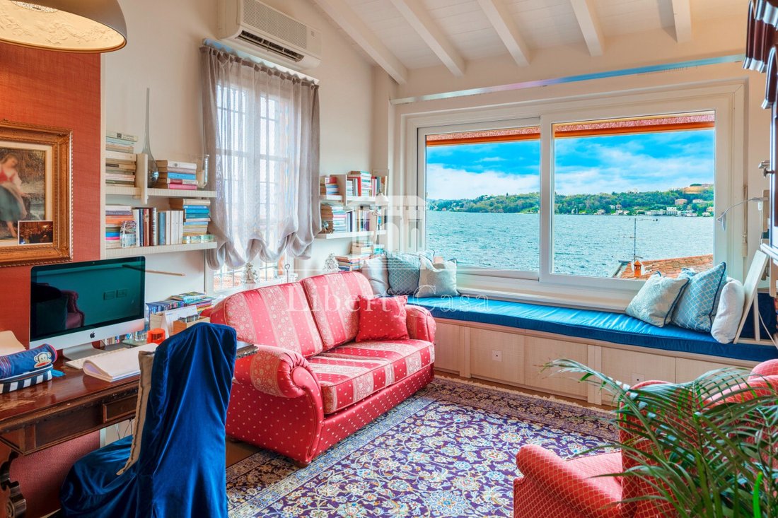 Penthouse in Salo, Lombardy, Italy 4 - 18585528