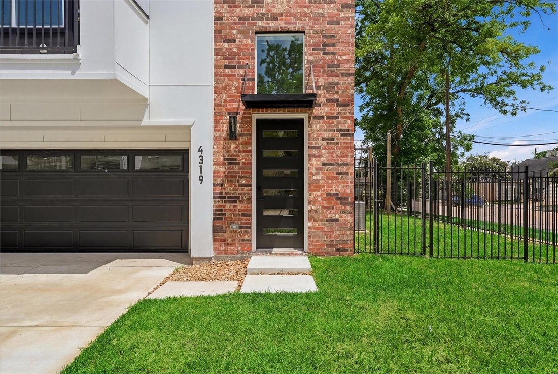 House in Houston, Texas, United States 3 - 18585067