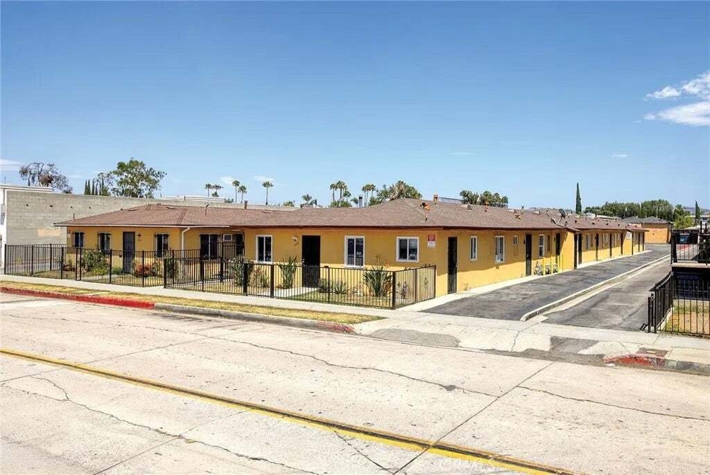 Montebello, California, United States 1 - 18584619