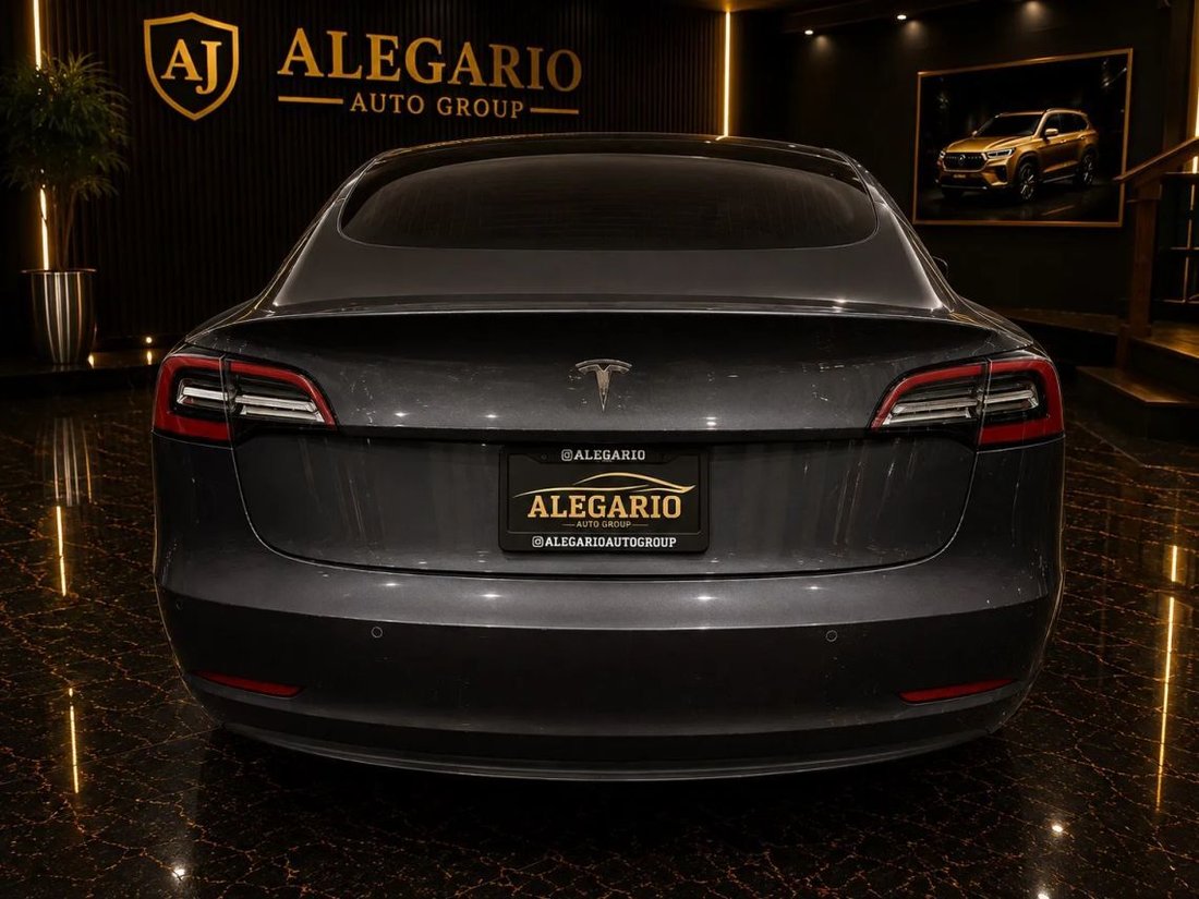 Sedan in Lawndale, CA, United States 4 - 18585705