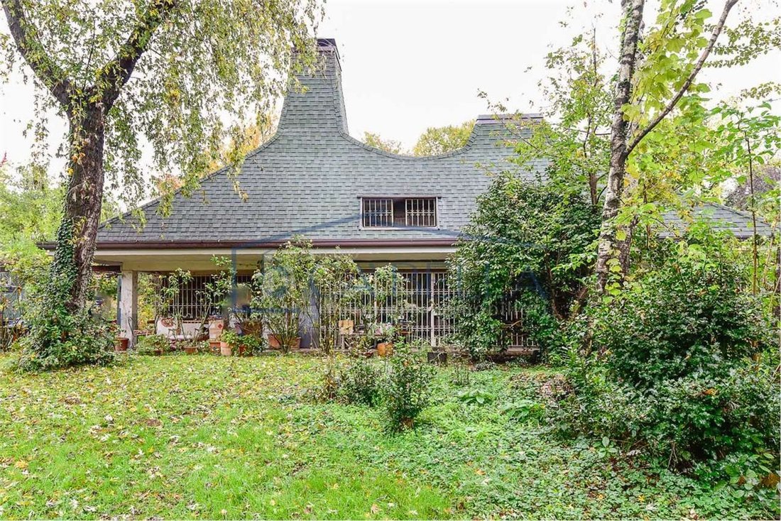 Villa in Fino Mornasco, Lombardy, Italy 1 - 18585965