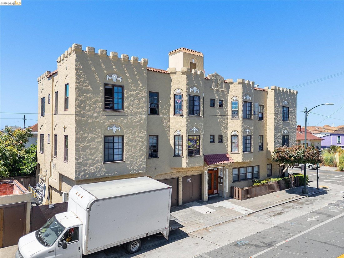 Oakland, California, United States 3 - 18584372