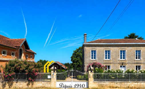 Estate in Nord Est, Saint-André-de-Cubzac, France 1
