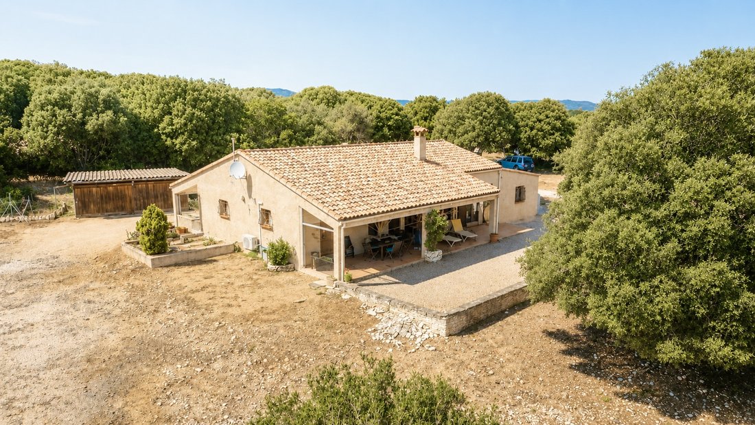 Estate in Bonifacio / Bunifaziu, Corsica, France 1 - 18584146