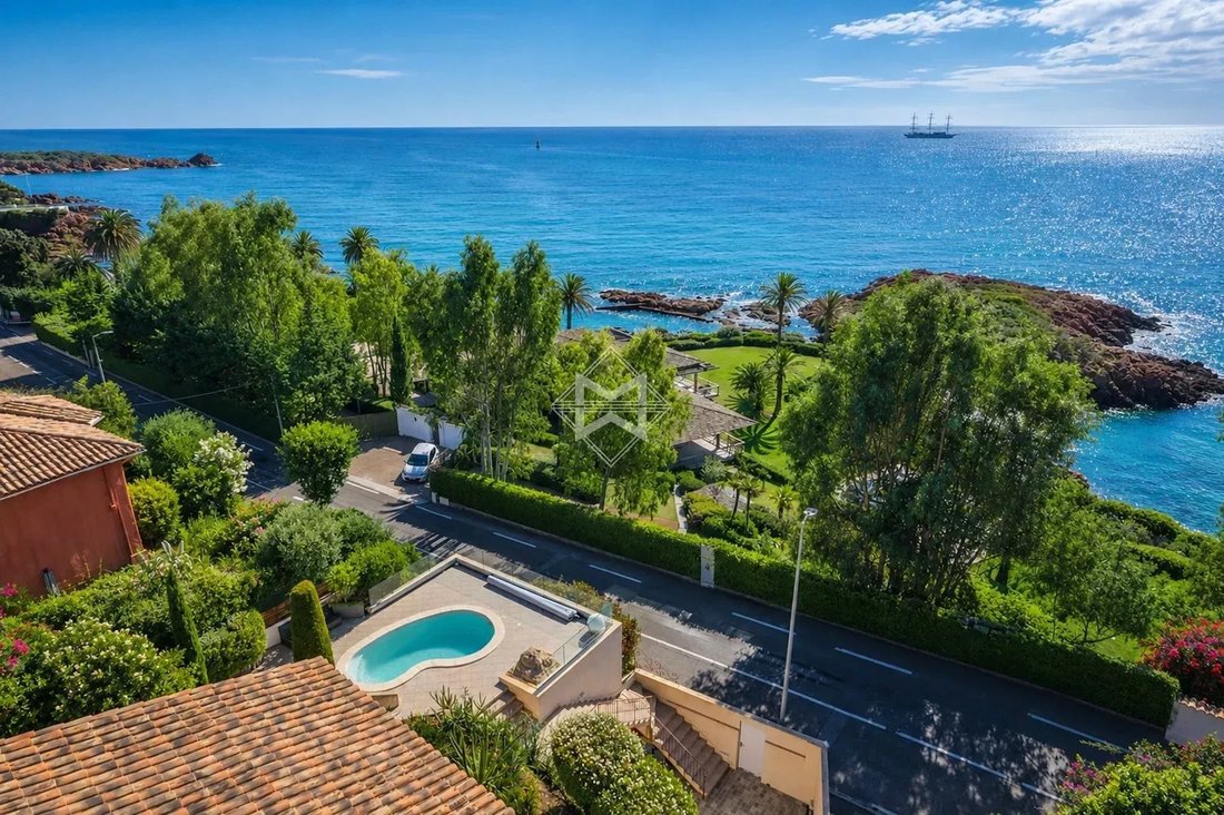 Villa in Le Dramont-Agay-Anthéor-Le Trayas, Saint-Raphaël, France 1 - 14885912