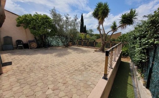 Villa à Est, Peymeinade, France 1