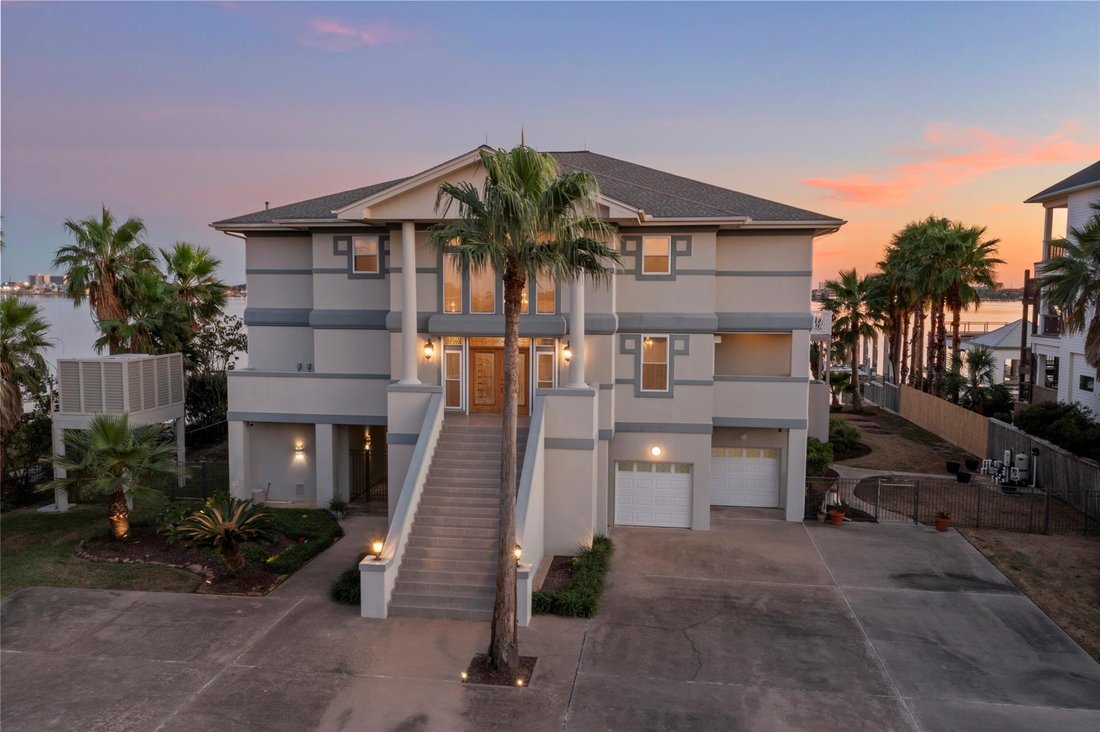 House in Galveston, Texas, United States 1 - 18585080