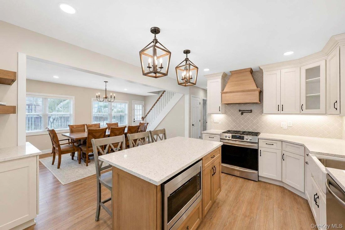 House in Levittown, New York, United States 2 - 18583901