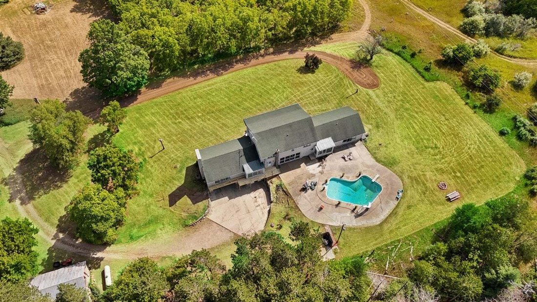 House in Six Lakes, Michigan, United States 3 - 18583781