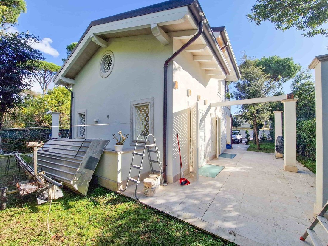 House in Center, Forte dei Marmi, Tuscany 4 - 18585291