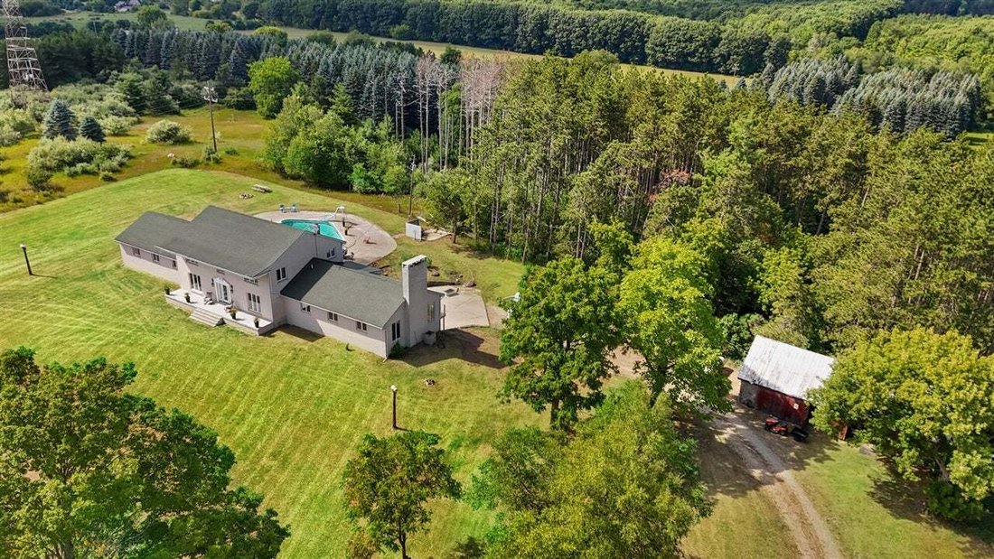 House in Six Lakes, Michigan, United States 2 - 18583781