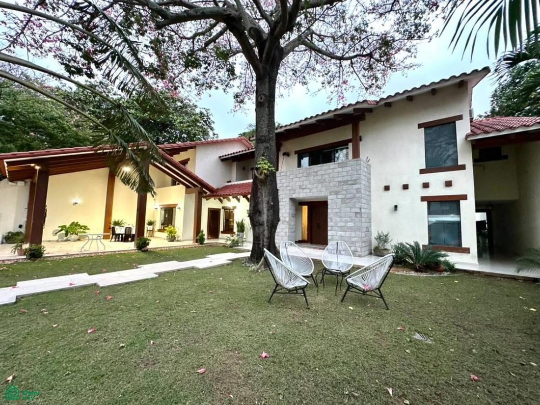 House in Cotoca, Santa Cruz Department, Bolivia 1 - 18274014