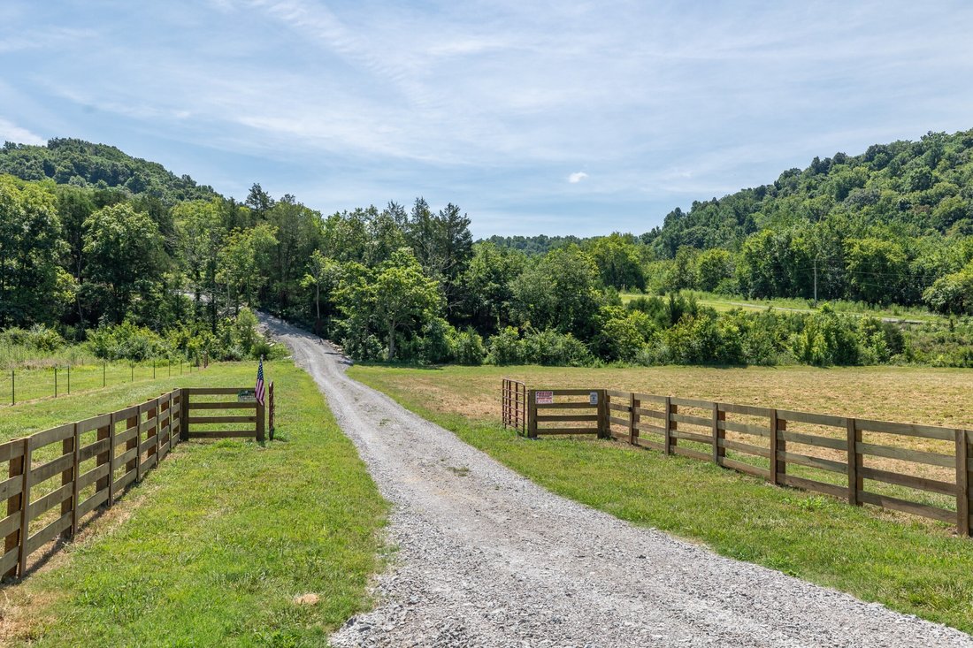 Farm Ranch in Lewisburg, Tennessee, United States 1 - 18581550