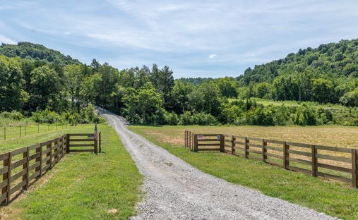 Farm Ranch in Lewisburg, Tennessee, United States 1