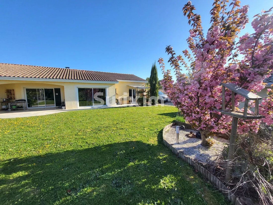 Villa in Levigny-Le Bourg, Charnay-les-Macon, France 1 - 18585340