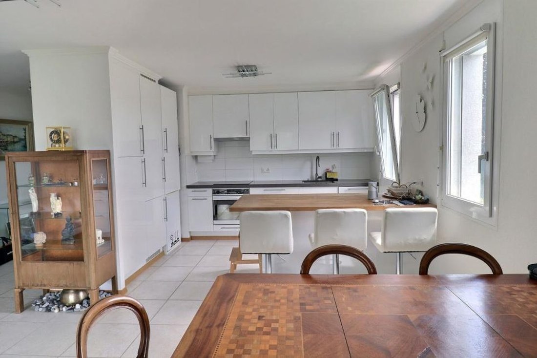 Apartment in Crassier, Vaud, Switzerland 4 - 18583562