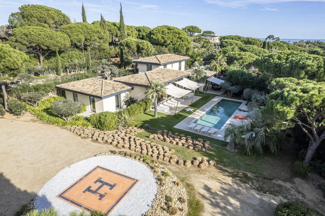 Villa in Ramatuelle, Provence-Alpes-Côte d'Azur, France 1 - 18586217