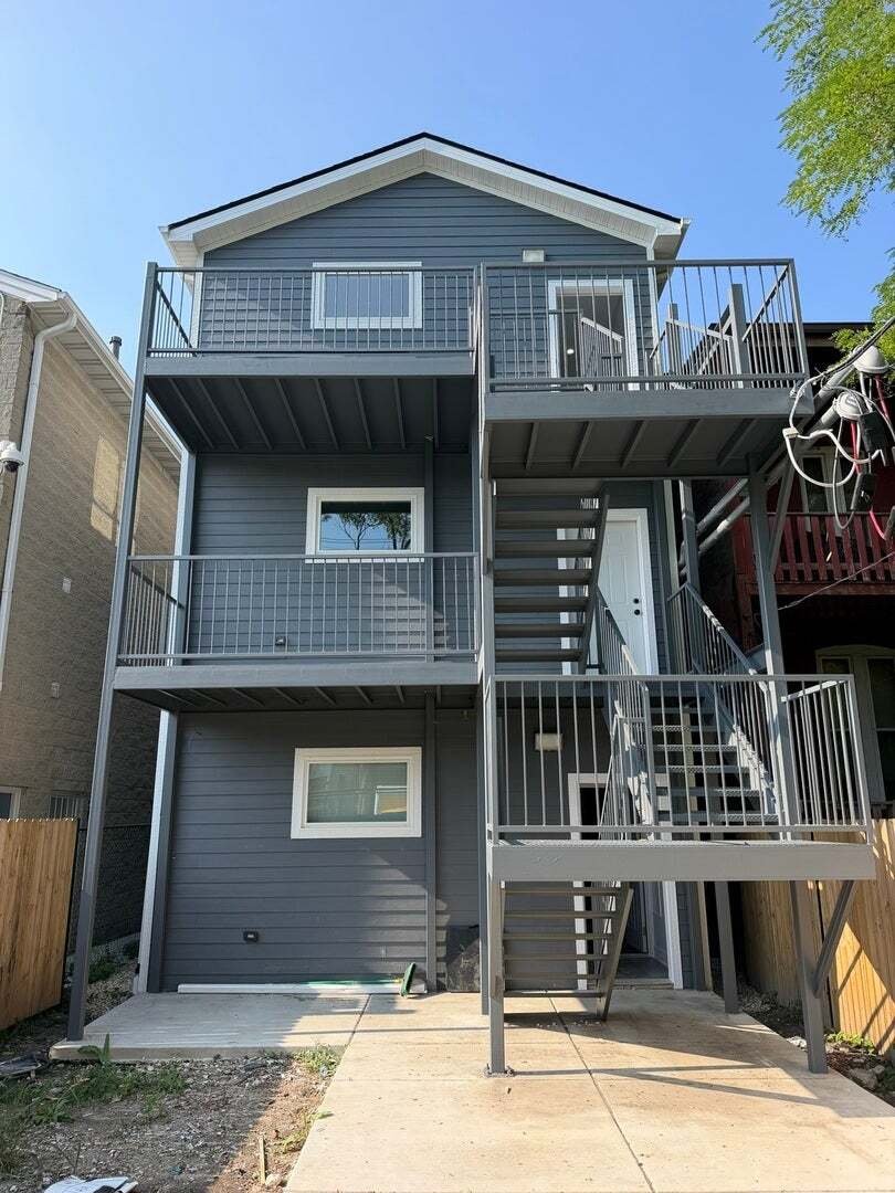 Chicago, Illinois, United States 3 - 18582014