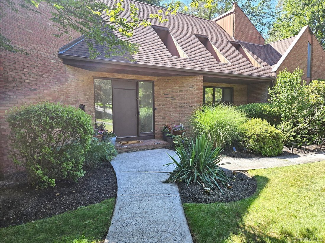 House in Airmont, New York, United States 2 - 18540217