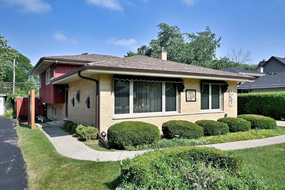 House in Arlington Heights, Illinois, United States 2 - 18584553
