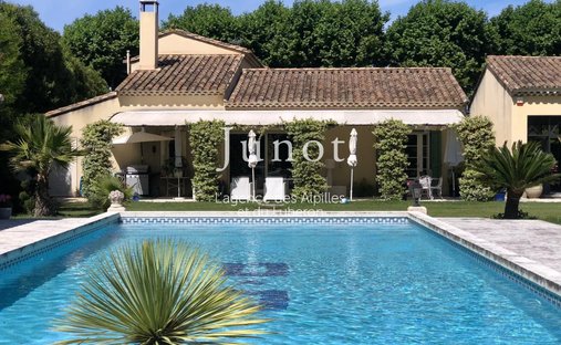 House in Maillane, Provence-Alpes-Côte d'Azur, France 1