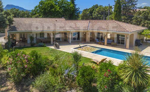 Villa a Est, Solliès-Pont, Francia 1