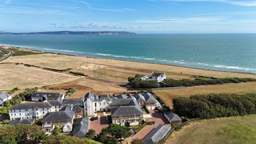 House in Milford on Sea, England 4 - 18583648