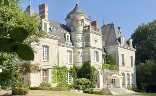 Castle in Châtellerault, Nouvelle-Aquitaine, France 1