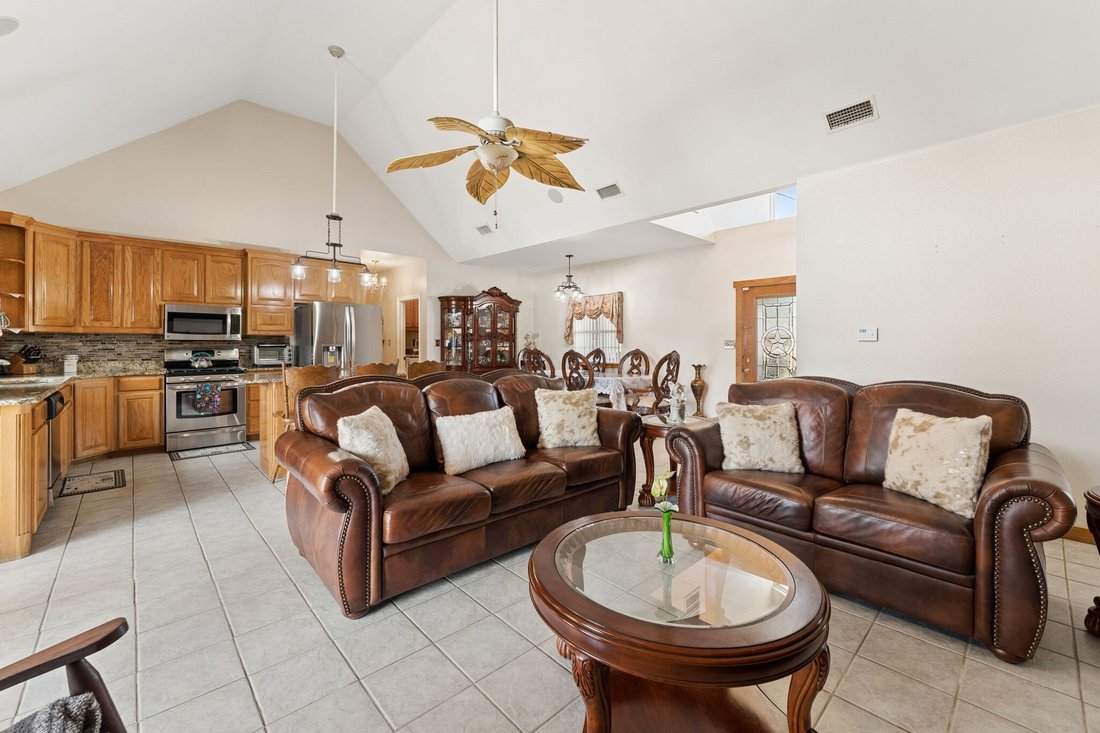 House in Granbury, Texas, United States 5 - 18584803