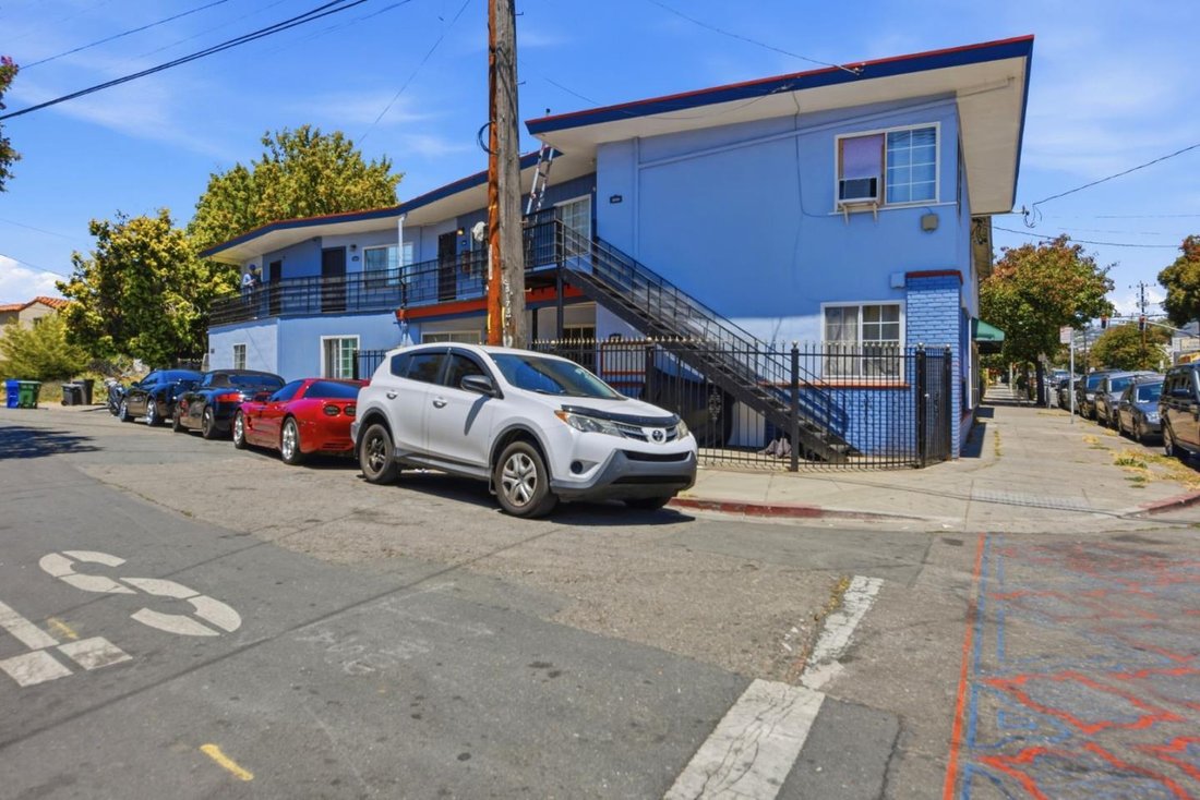 Oakland, California, United States 4 - 18584333