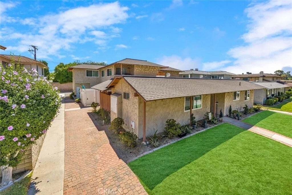 Fullerton, California, United States 3 - 18584587