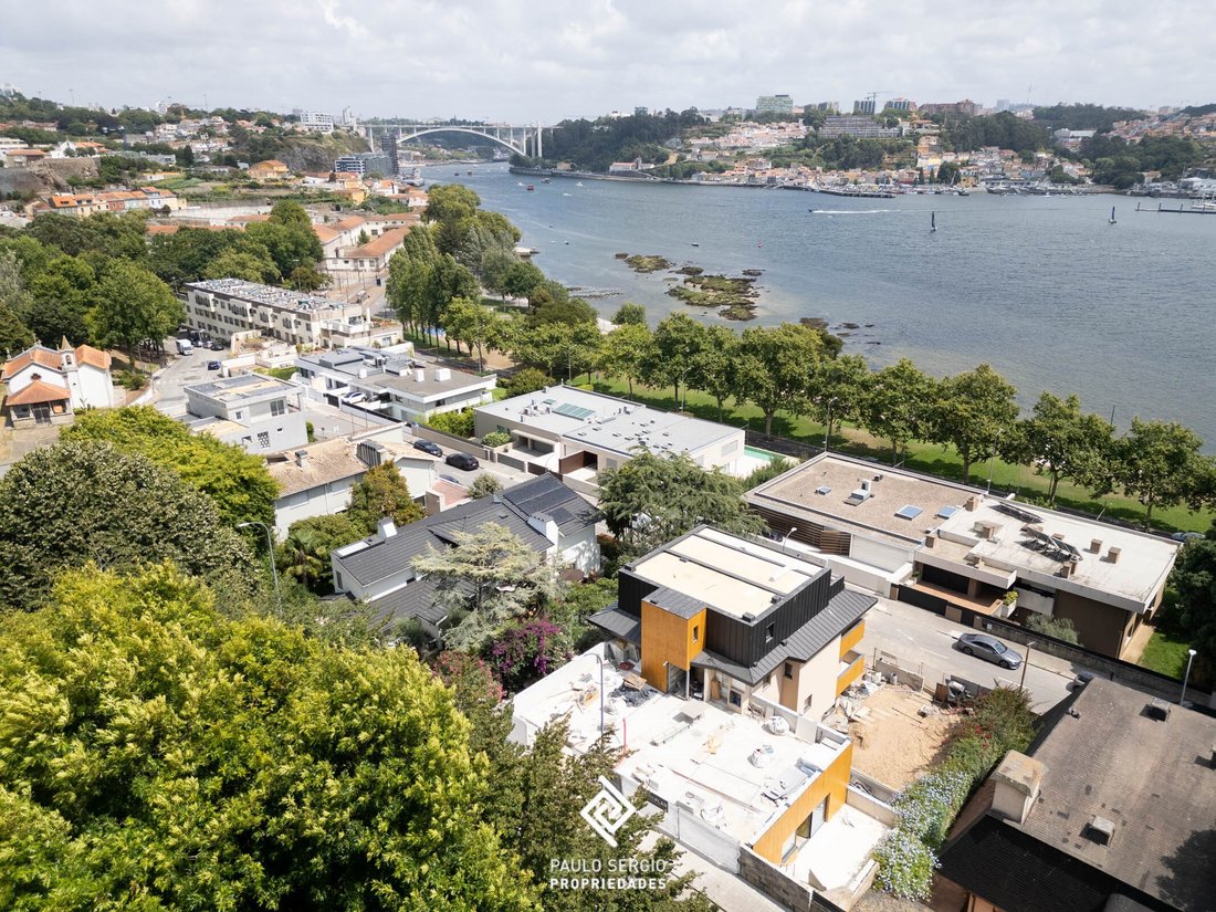 Apartment in Lordelo do Ouro e Massarelos, Porto District, Portugal 1 - 18585367