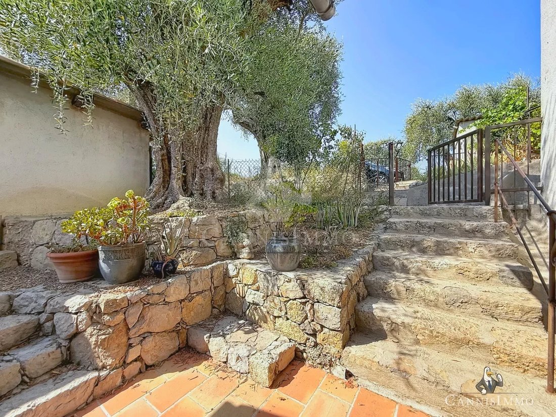 House in Grasse, Provence-Alpes-Côte d'Azur, France 3 - 18582236